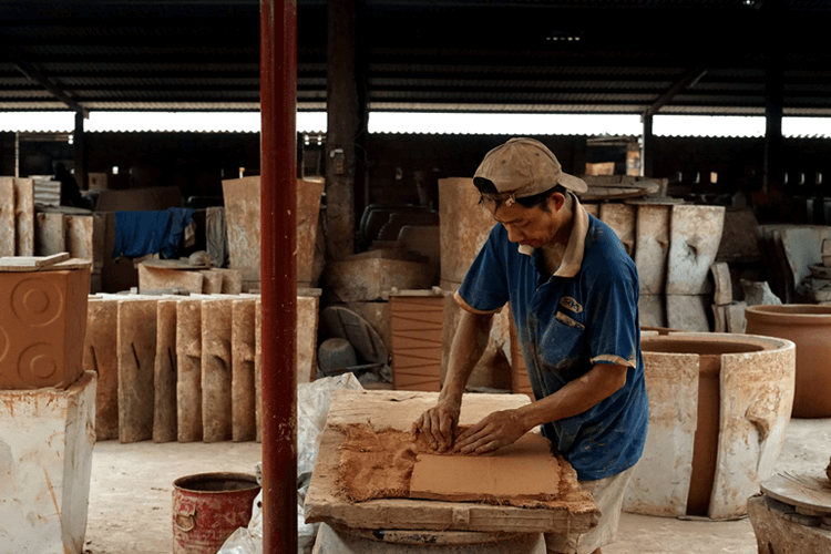 Softening clay (removing air bubbles)